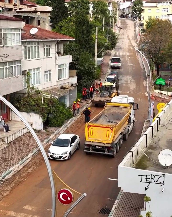 Diliskelesi Mahallemizde Elektrik Hatları Yer Altına Alınıyor.daha Düzenli, Güvenli Ve Estetik B Frame At 0M29S