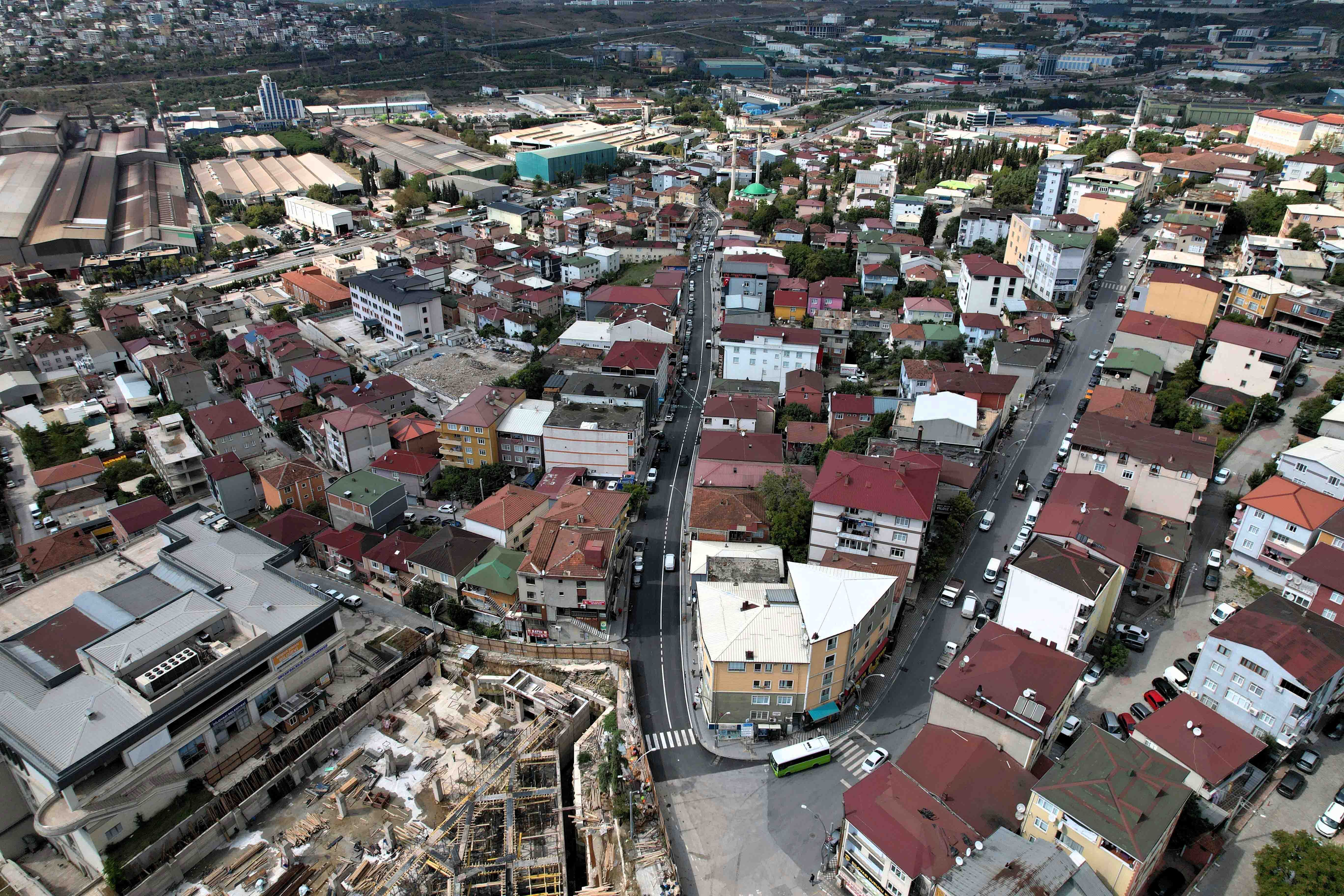 Dilovası’nda Yollar Yenileniyor, Ulaşım Rahatlıyor .(1)