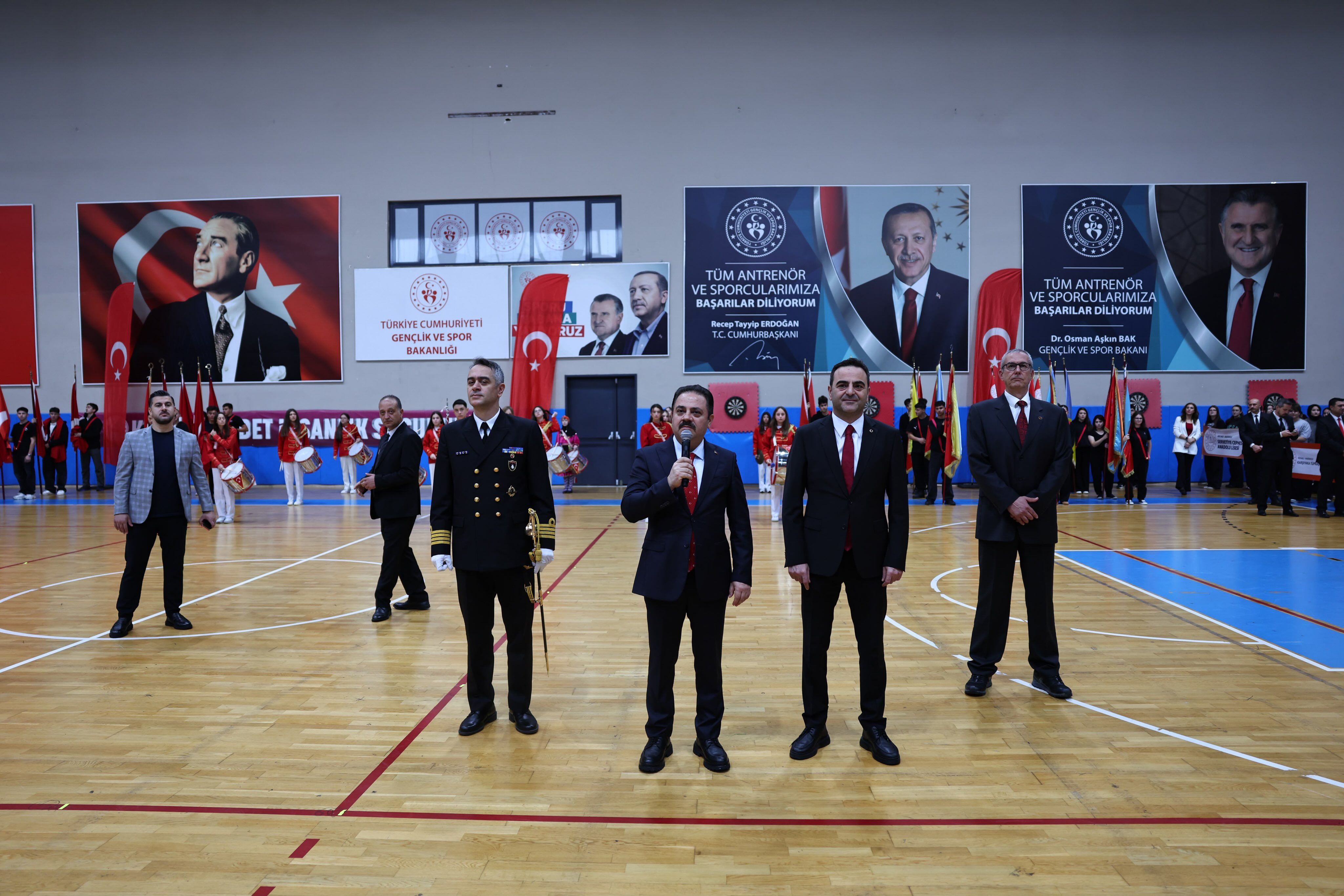 basiskele-belediye-baskani-mehmet-yasin-ozlu-29-ekim-cumhuriyet-bayrami-sporcular-madalya-toreni-3