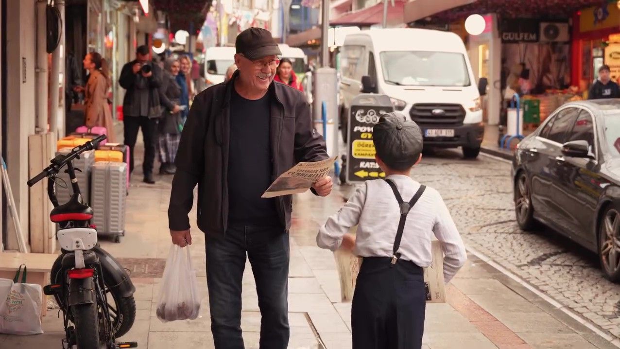 karamursel-belediyesi-ahmet-calik-29-ekim-cumhuriyet-bayrami-gazeteci-cocuk-video-filmi-2