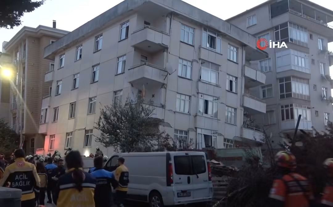 SON DAKİKA! Maltepe’de 7 Katlı Binada Çökme-1