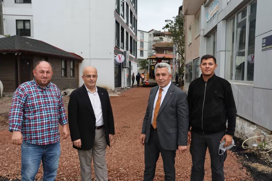Kandıra’da Yol Çalışmaları Sürüyor! Başkan Ölmez Sahada İncelemelerde Bulundu