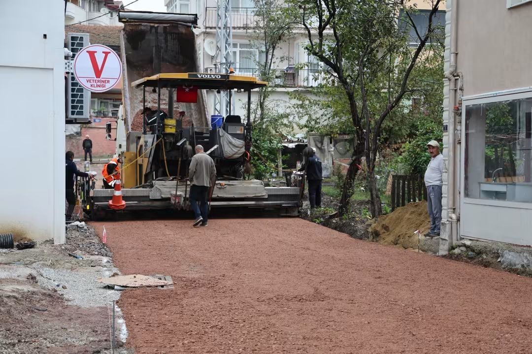 Kandıra’da Yol Çalışmaları Sürüyor! Başkan Ölmez Sahada İncelemelerde Bulundu-1