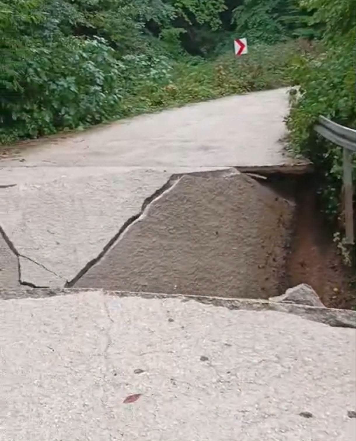 Gölcük’te Köprü Yıkıldı