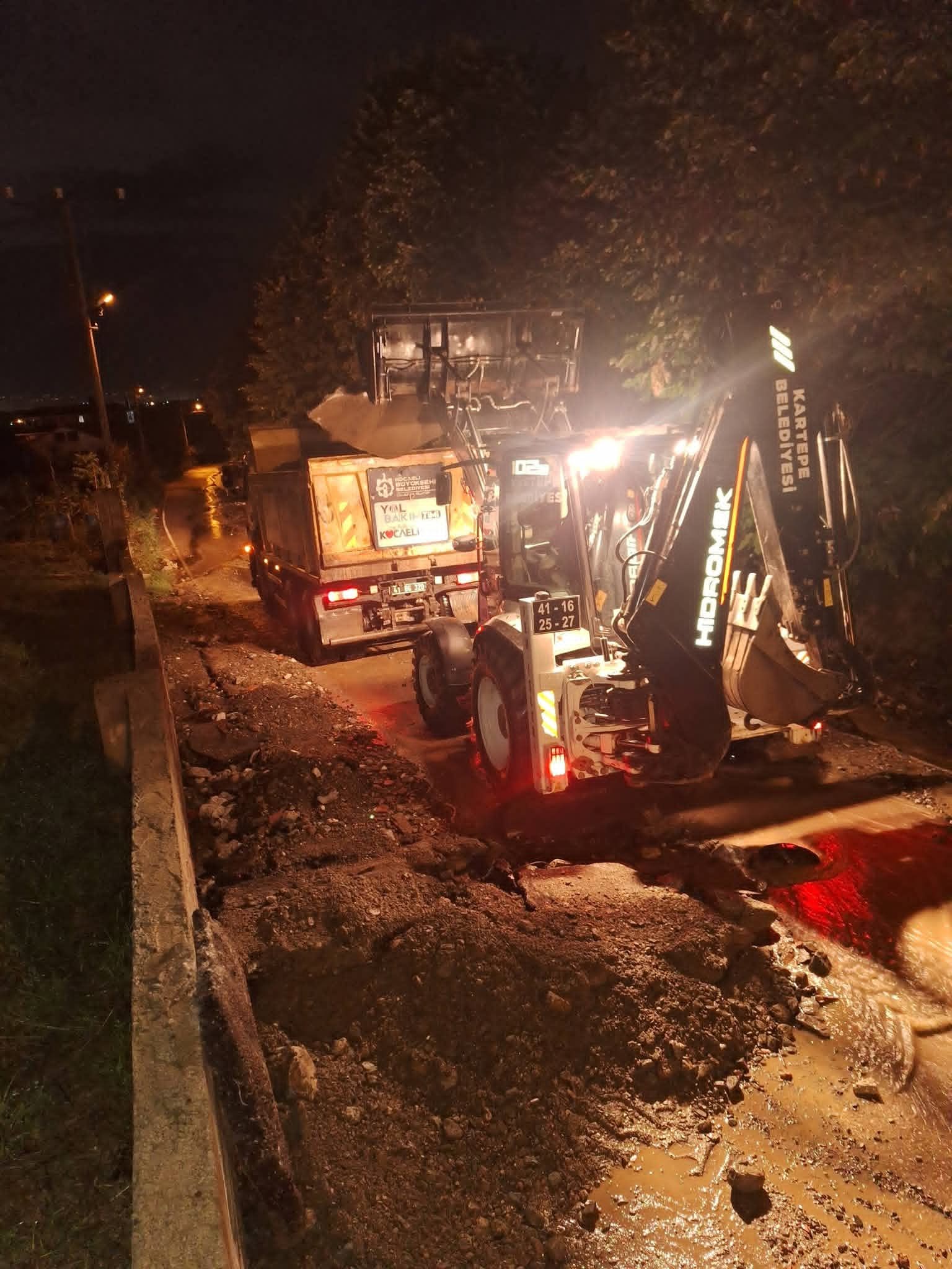 Kartepe’de muhtar gece dere başında nöbet tuttu: “Nusretiye’nin sesi duyulsun”-9