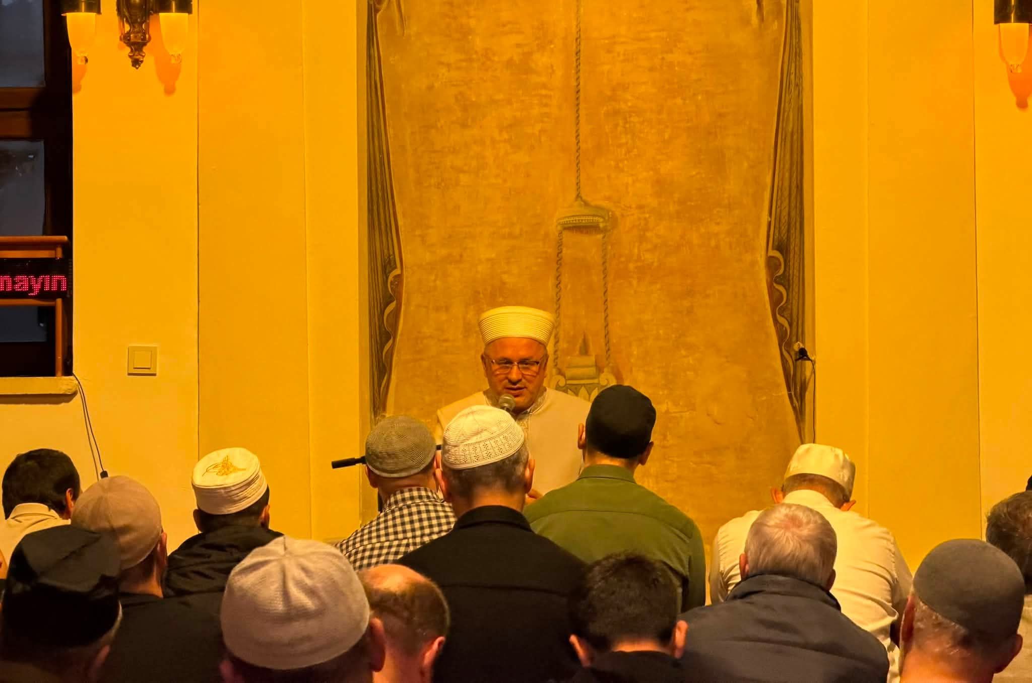 İzmit Orhan Camii’nde Hasret Bitti! Cemaat Sabah Namazında Buluştu-1