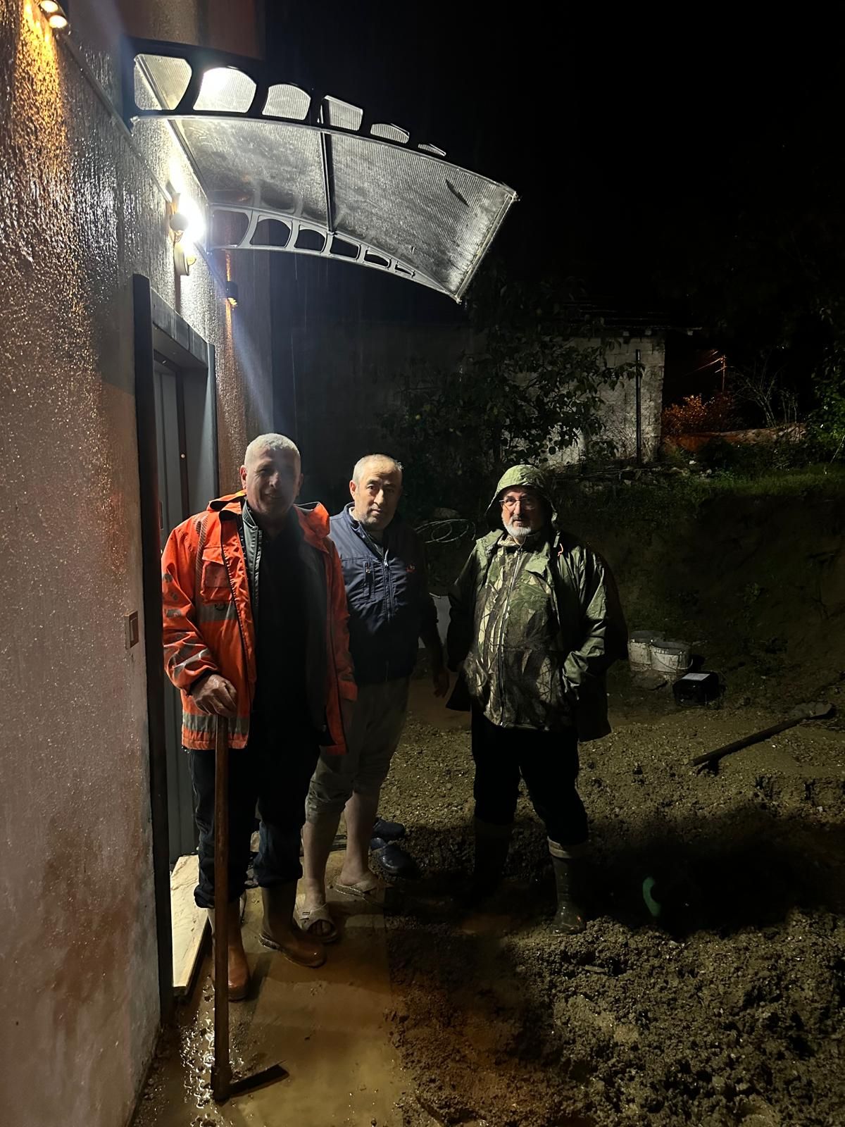 Körfez'de Heyelan ve Sel! Bir Evi Su Bastı-2