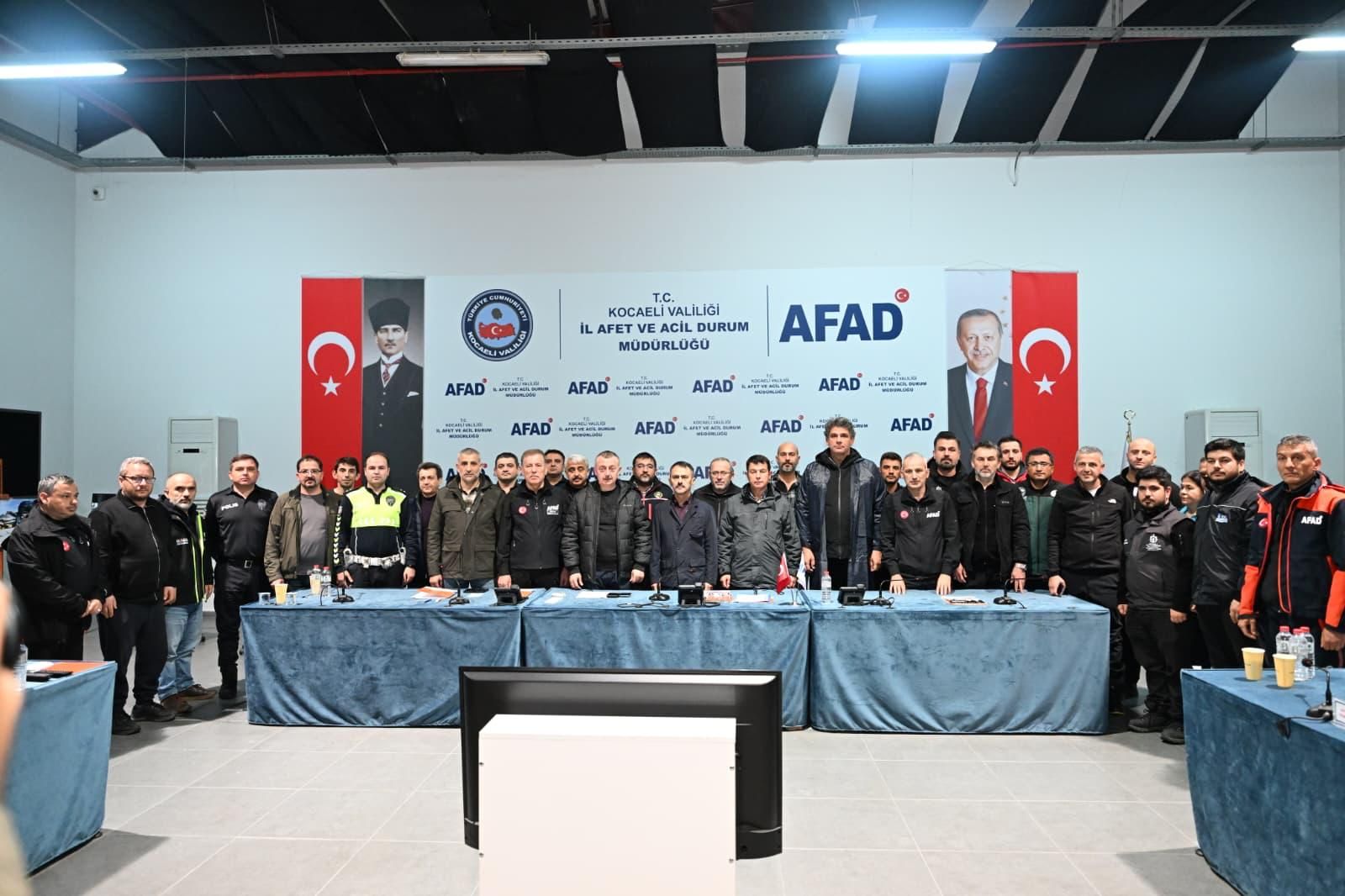 Vali Aktaş ve Başkan Büyükakın Sabaha Kadar Sahadan Ayrılmadı