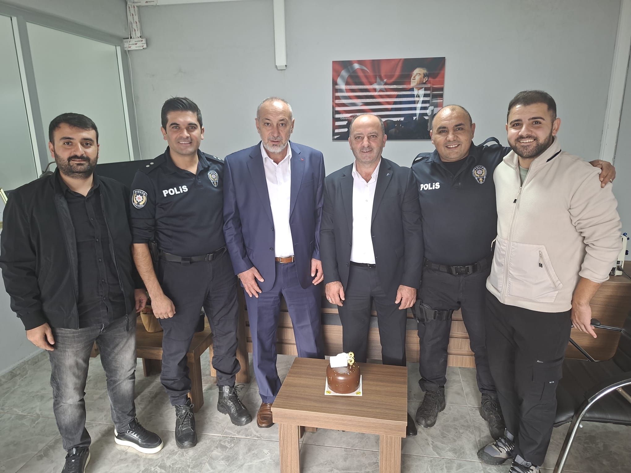 Hereke’de Muhtarlar Günü’ne Anlamlı Ziyaret! Komiser Öğütçü Muhtarları Unutmadı-1