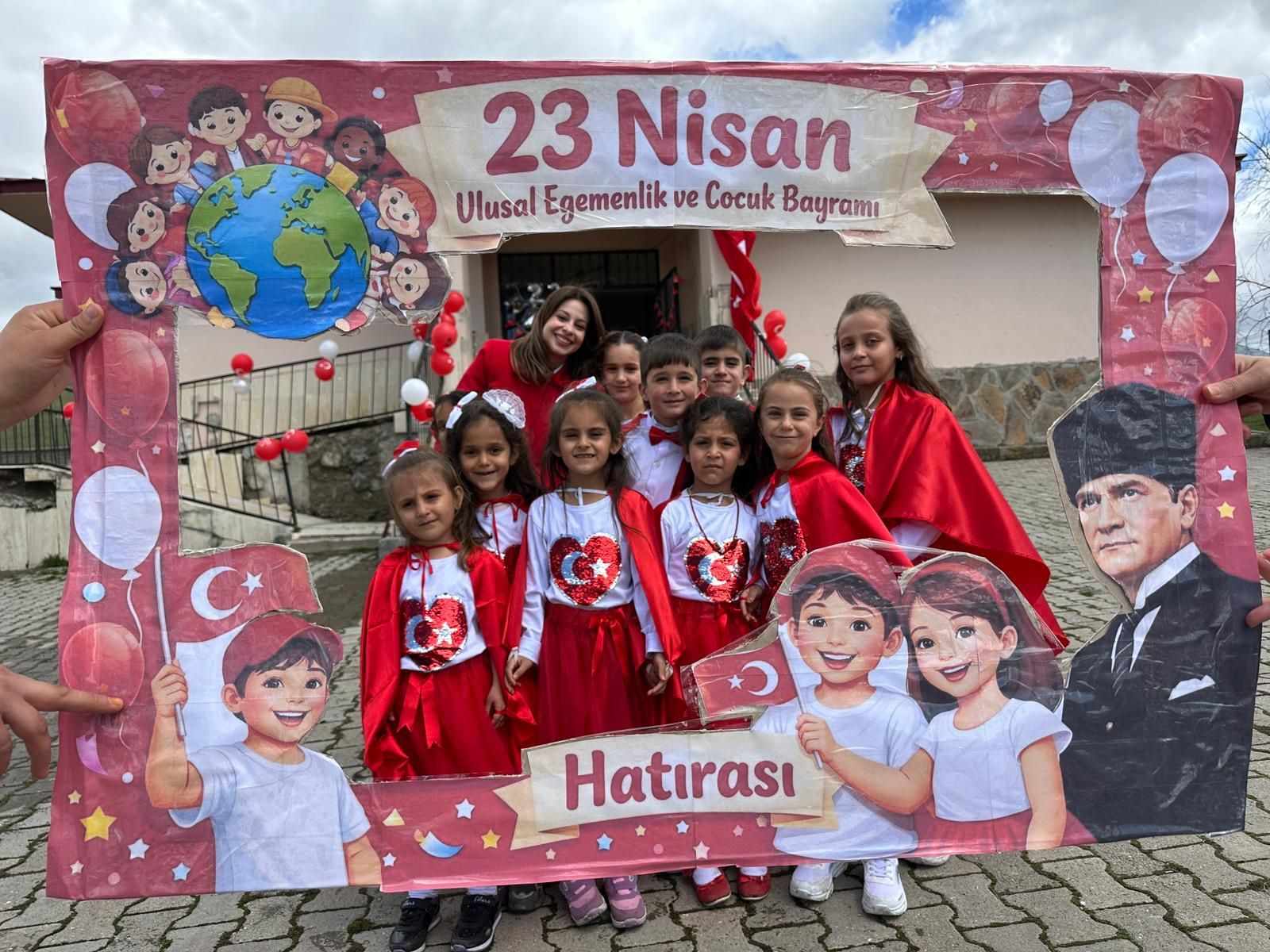İzmitli Öğretmen Zeynep, Ağrı'da Gönülleri Fethetti! Cumhuriyet Bayramı Kutlamaları Göz Doldurdu-2
