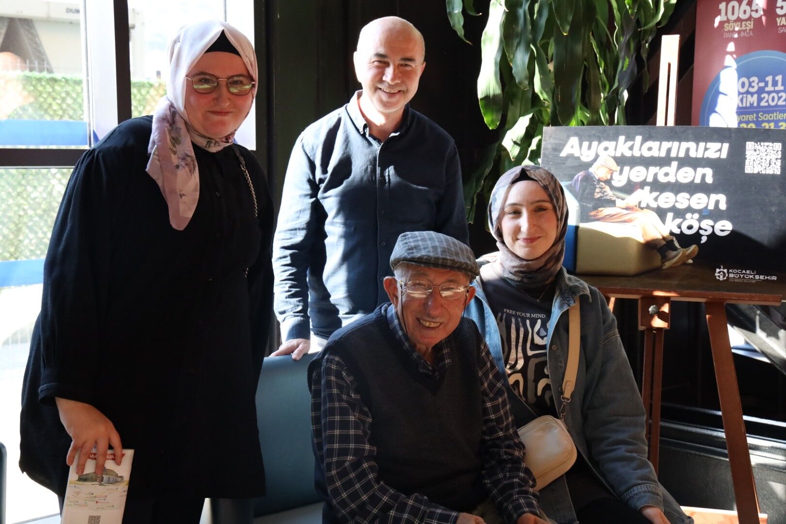 lutfi-ozcan-kocaeli-kitap-fuari-ayaklarinizi-yerden-kesen-kose-3