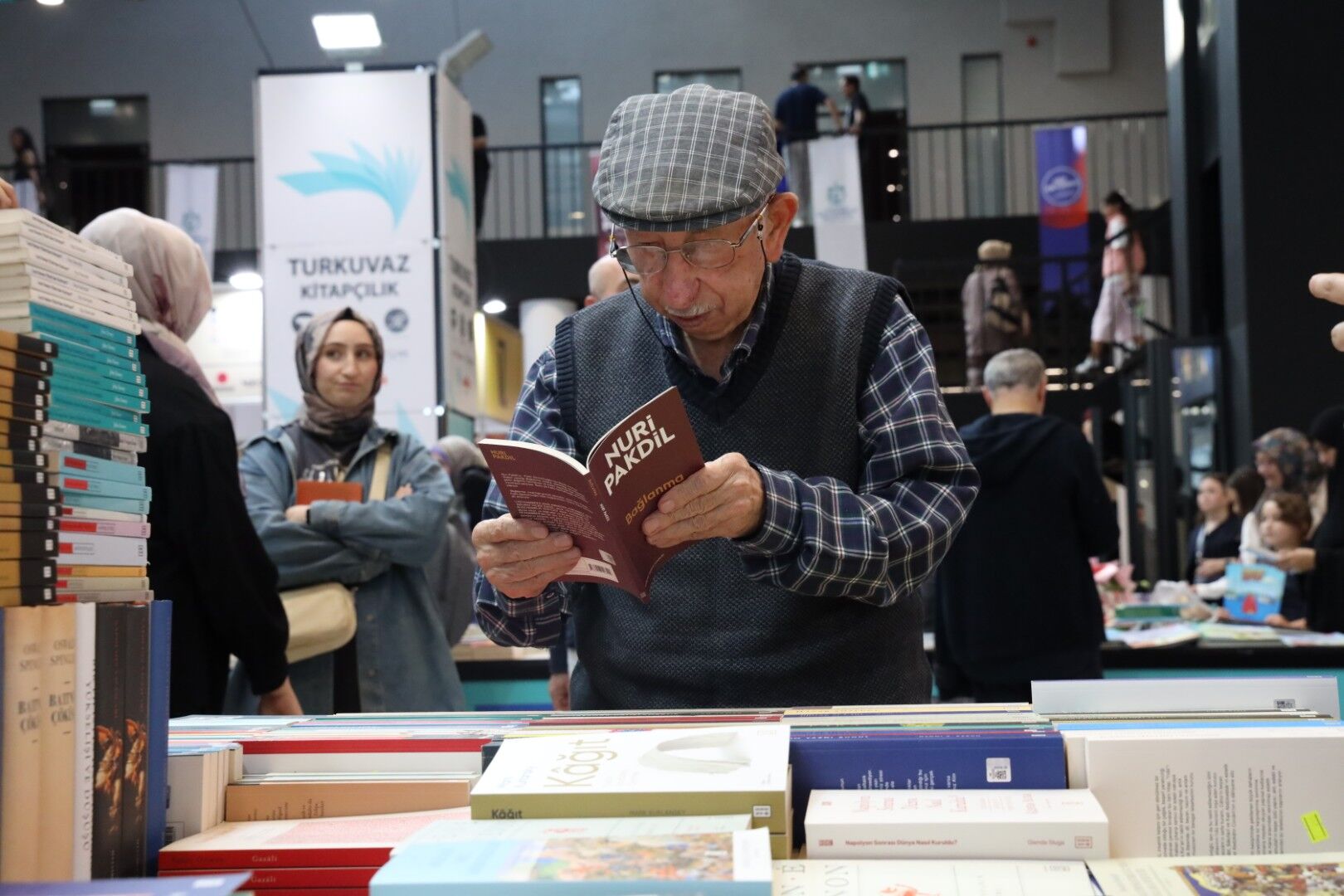 lutfi-ozcan-kocaeli-kitap-fuari-ayaklarinizi-yerden-kesen-kose-4