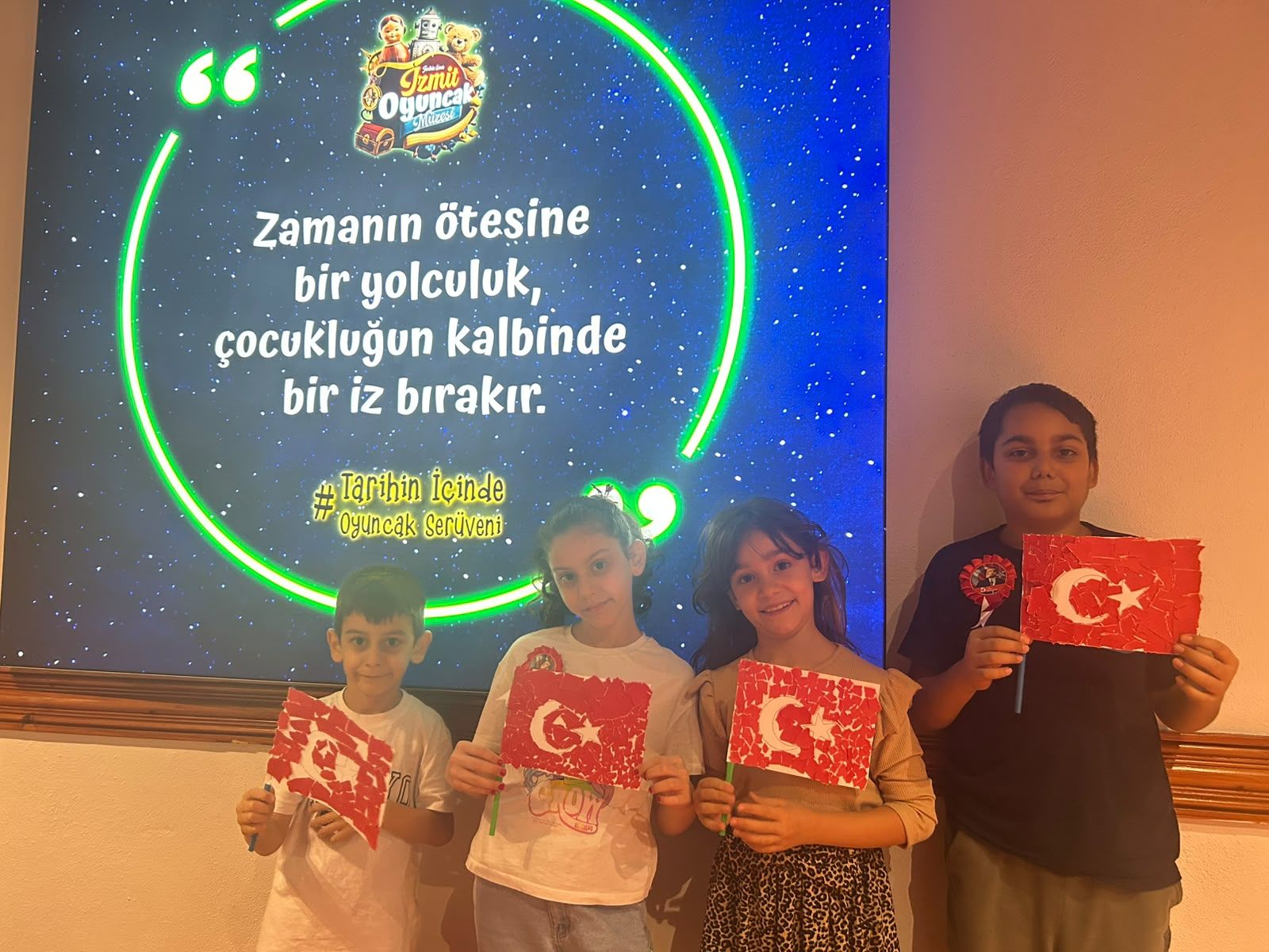 izmit-belediyesi-oyuncak-muzesi-29-ekim-bayrak-kolaji-atolyesi-cocuklar-cumhuriyet-103-yil-4