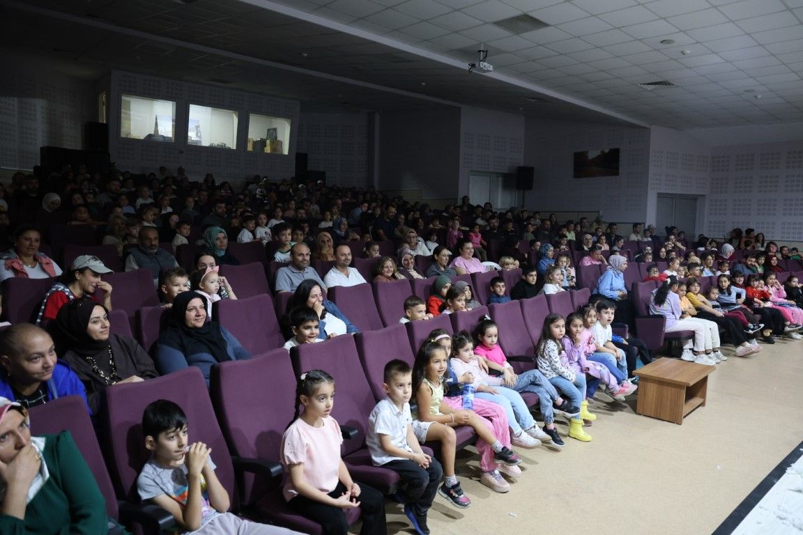 kartepe-kardan-adamin-inadi-cocuk-tiyatrosu-1