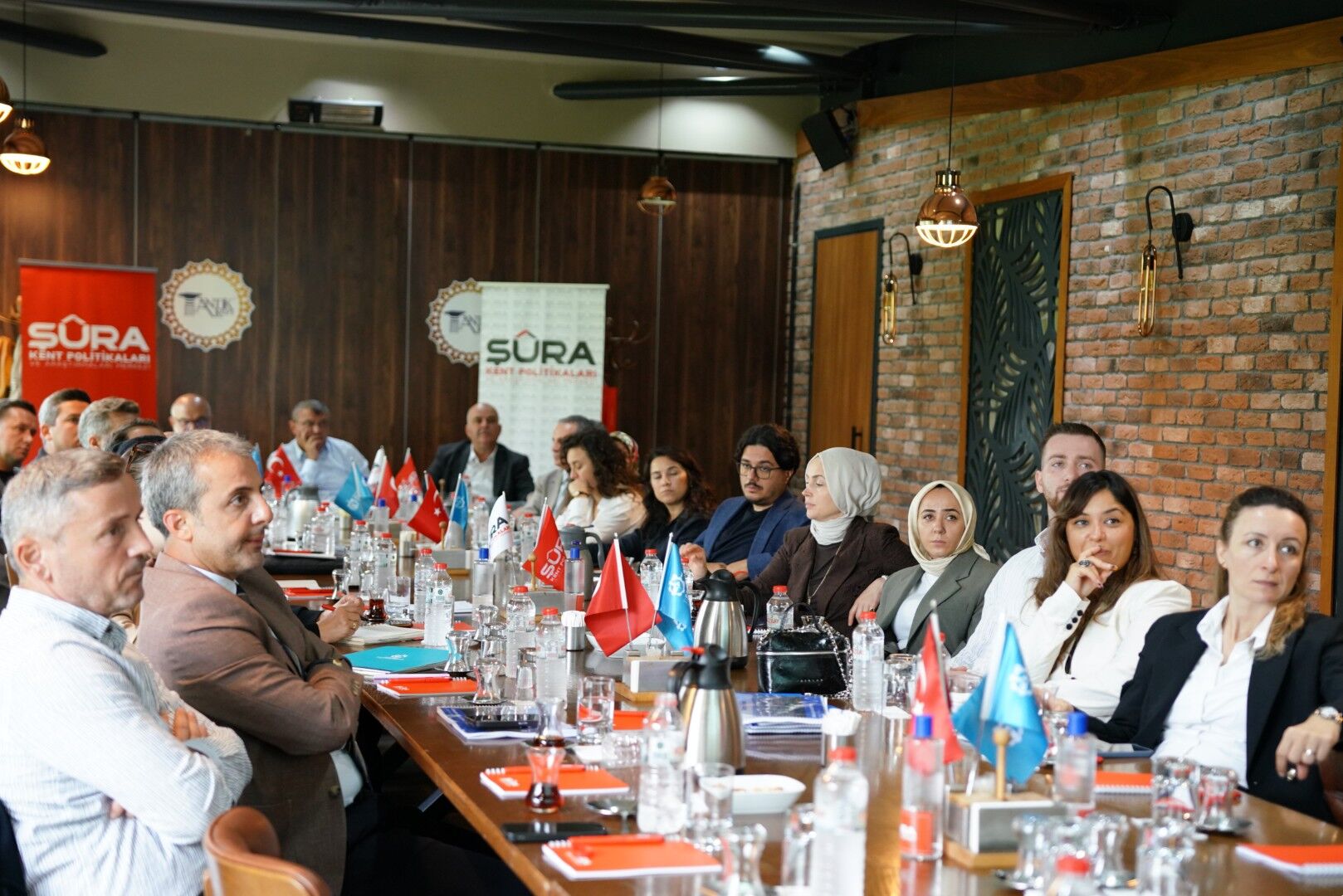 Kartepe 4 Mevsim Sürdürülebilir Turizm Master Planı toplantısında Büyükşehir ve Kartepe Belediyesi yetkilileri-3
