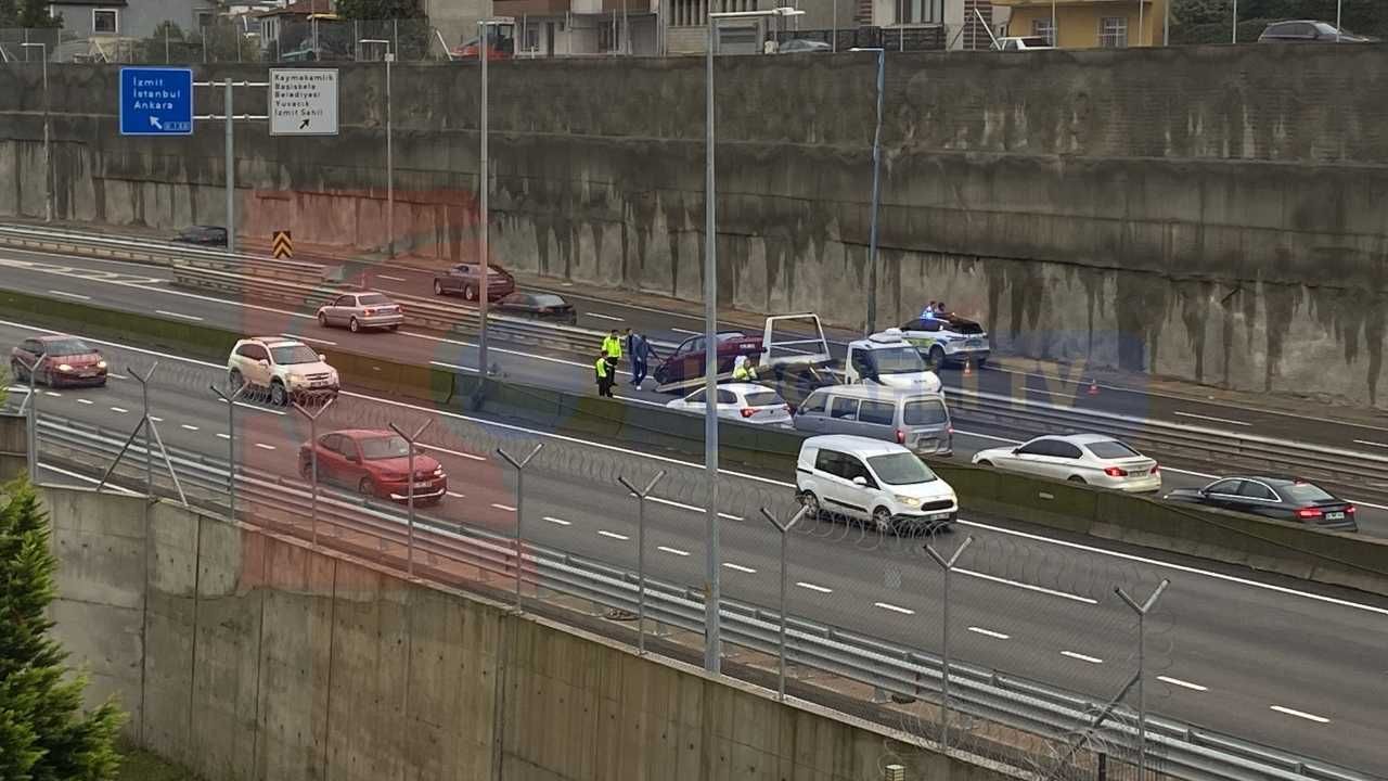 Kocaeli Basiskele D130 Karayolu Trafik Kazasi Sol On Teker Cekici Trafik Kuyrugu