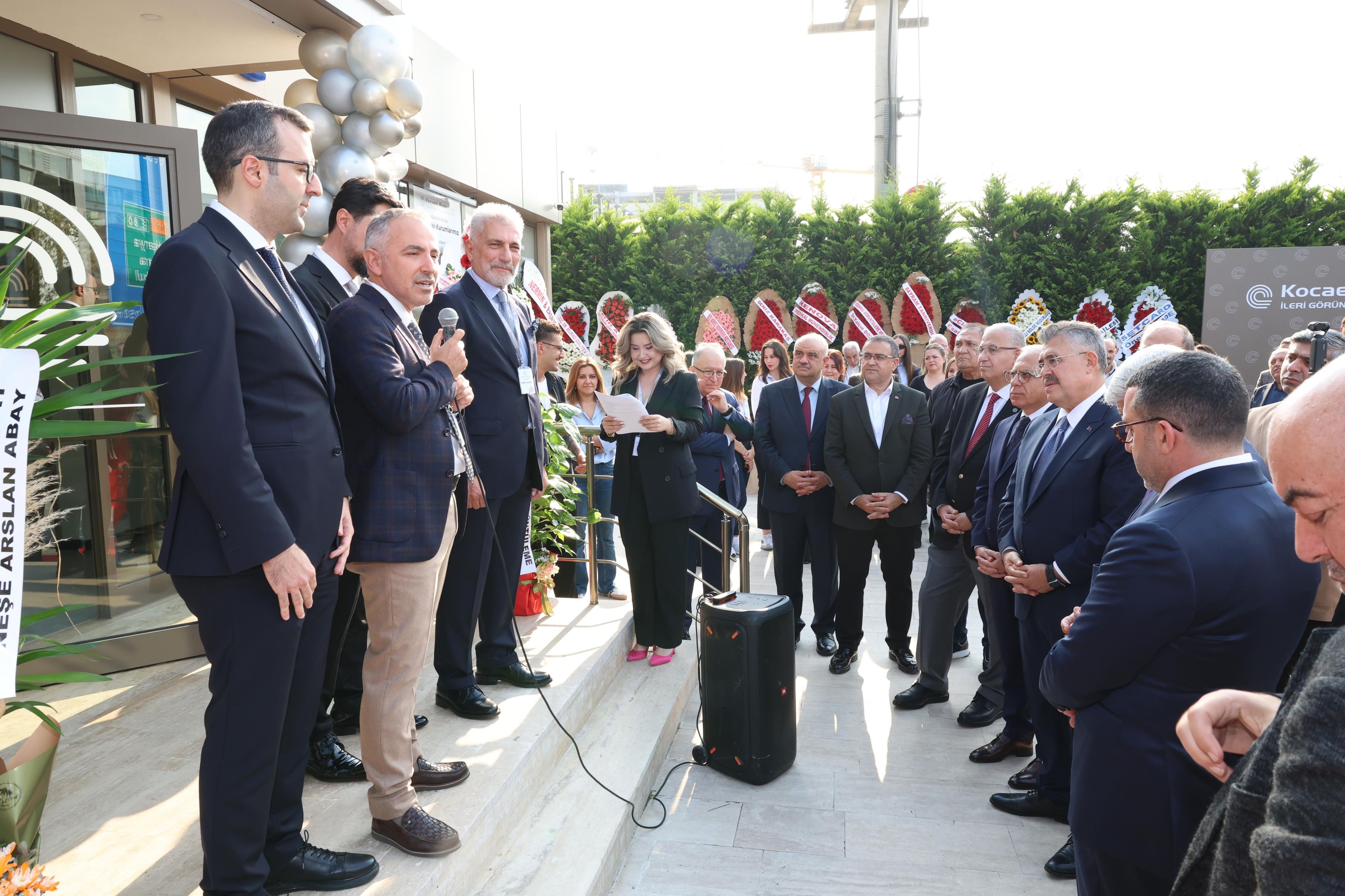 derince-belediye-baskani-sertif-gokce-kocaeli-radyoloji-merkezi-acilisi-3