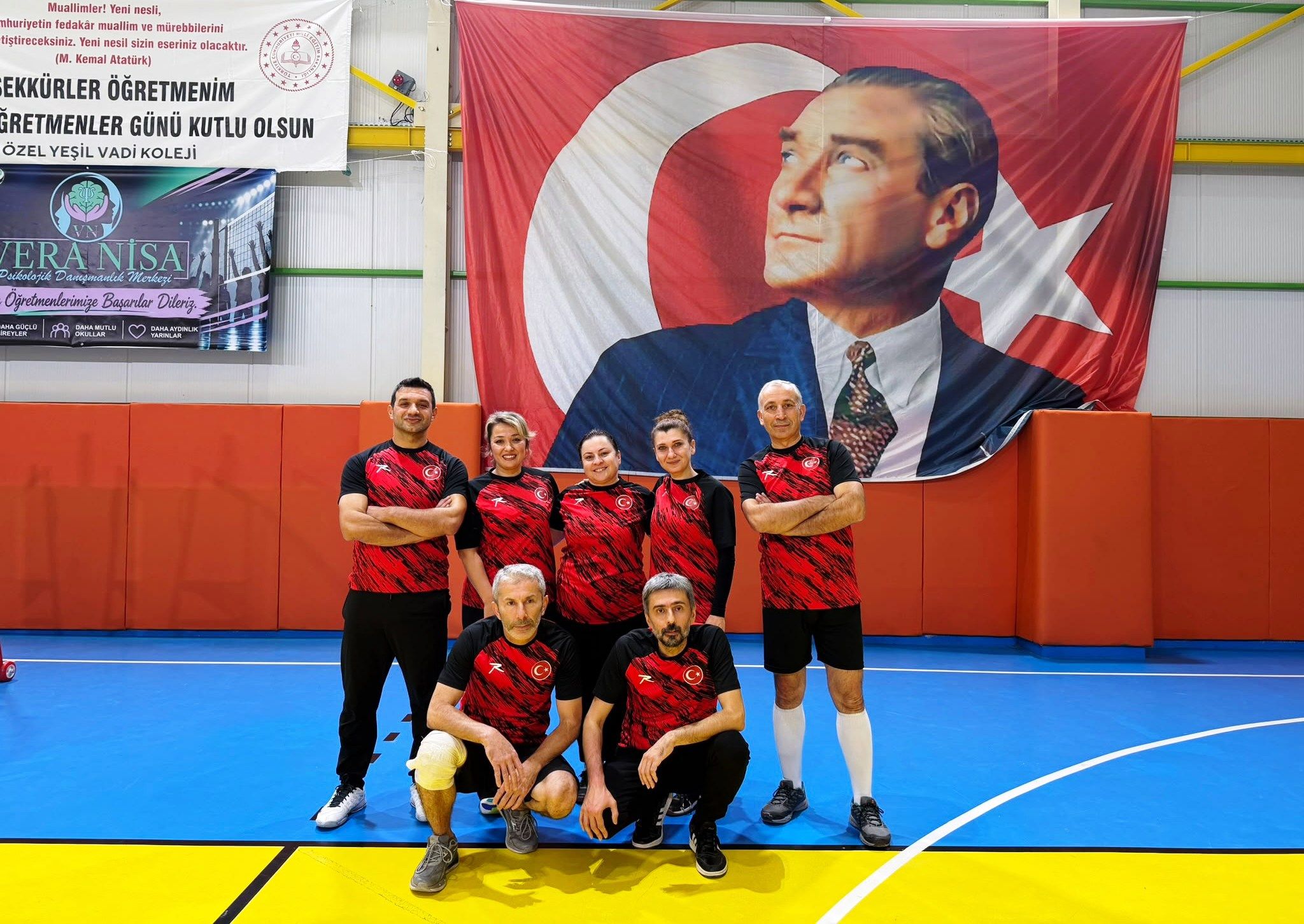Körfez İlçe Öğretmenleri̇ Arasi Voleybol Turnuvasi Başladi 10 (1)