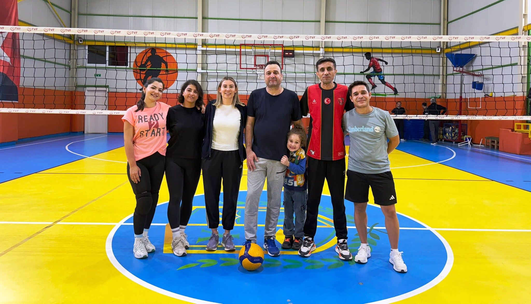 Körfez İlçe Öğretmenleri̇ Arasi Voleybol Turnuvasi Başladi 11