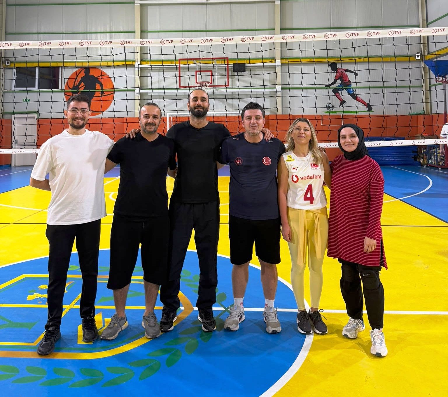 Körfez İlçe Öğretmenleri̇ Arasi Voleybol Turnuvasi Başladi 13