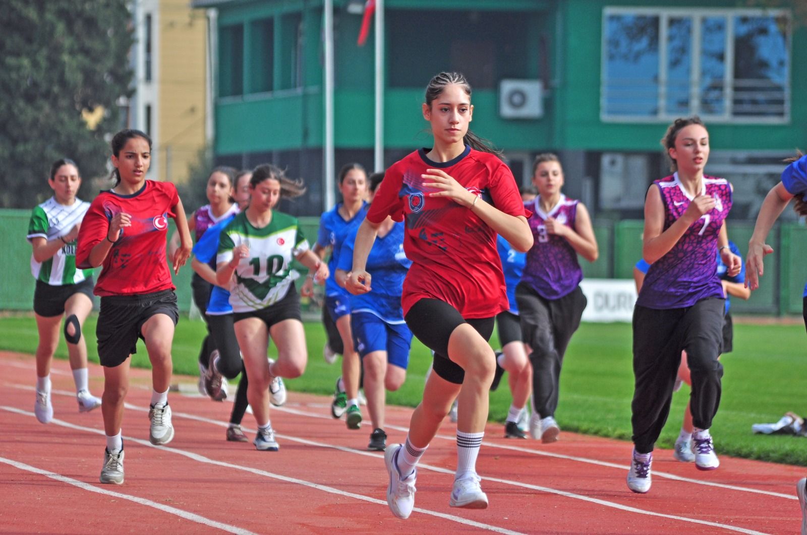 korfez-liseler-arasi-cumhuriyet-kupasi-kosusu-alparslan-turkes-spor-kompleksi-3