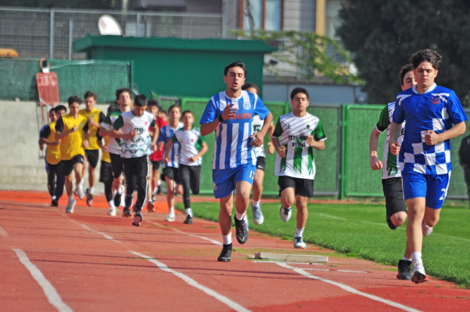 korfez-liseler-arasi-cumhuriyet-kupasi-kosusu-alparslan-turkes-spor-kompleksi-1