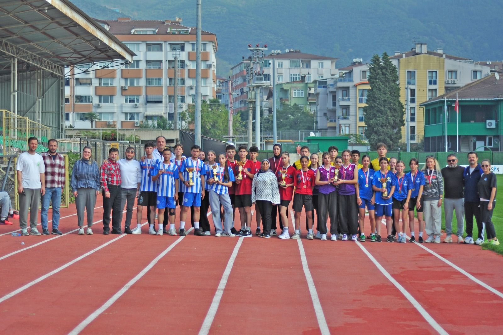 korfez-liseler-arasi-cumhuriyet-kupasi-kosusu-alparslan-turkes-spor-kompleksi-4
