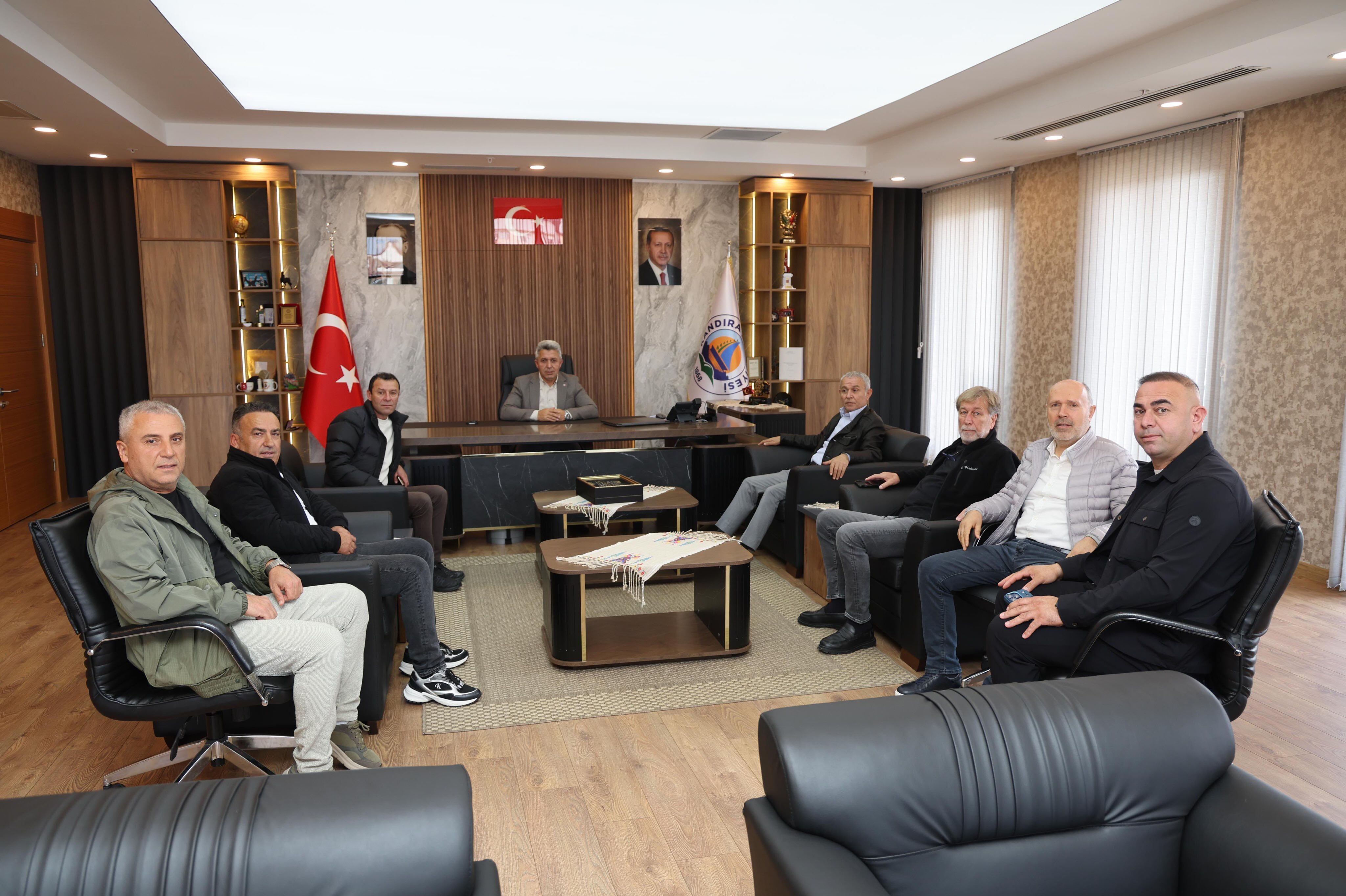 kandira-genclerbirligi-baskani-zekeriya-bayrakdar-belediye-baskani-erol-olmez-ziyaret-1