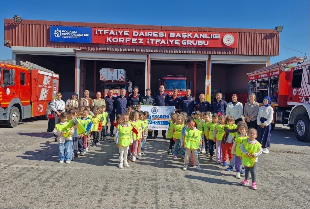 kocaeli-itfaiye-haftasi-minik-ogrenciler-itfaiye-ziyareti-3