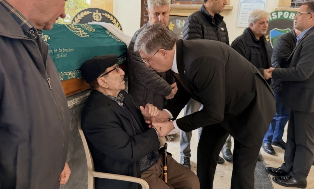 İzmit’te Emekli Öğretmen Necmettin Karaman Son Yolculuğuna Uğurlandı-1