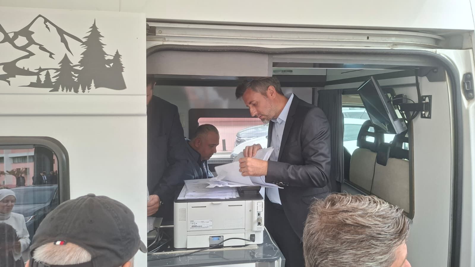 KSO SEÇİMLERİNDE FOTOKOPİ İDDİASI: KÖŞKER EKİBİ KARAVAN GETİRDİ-3