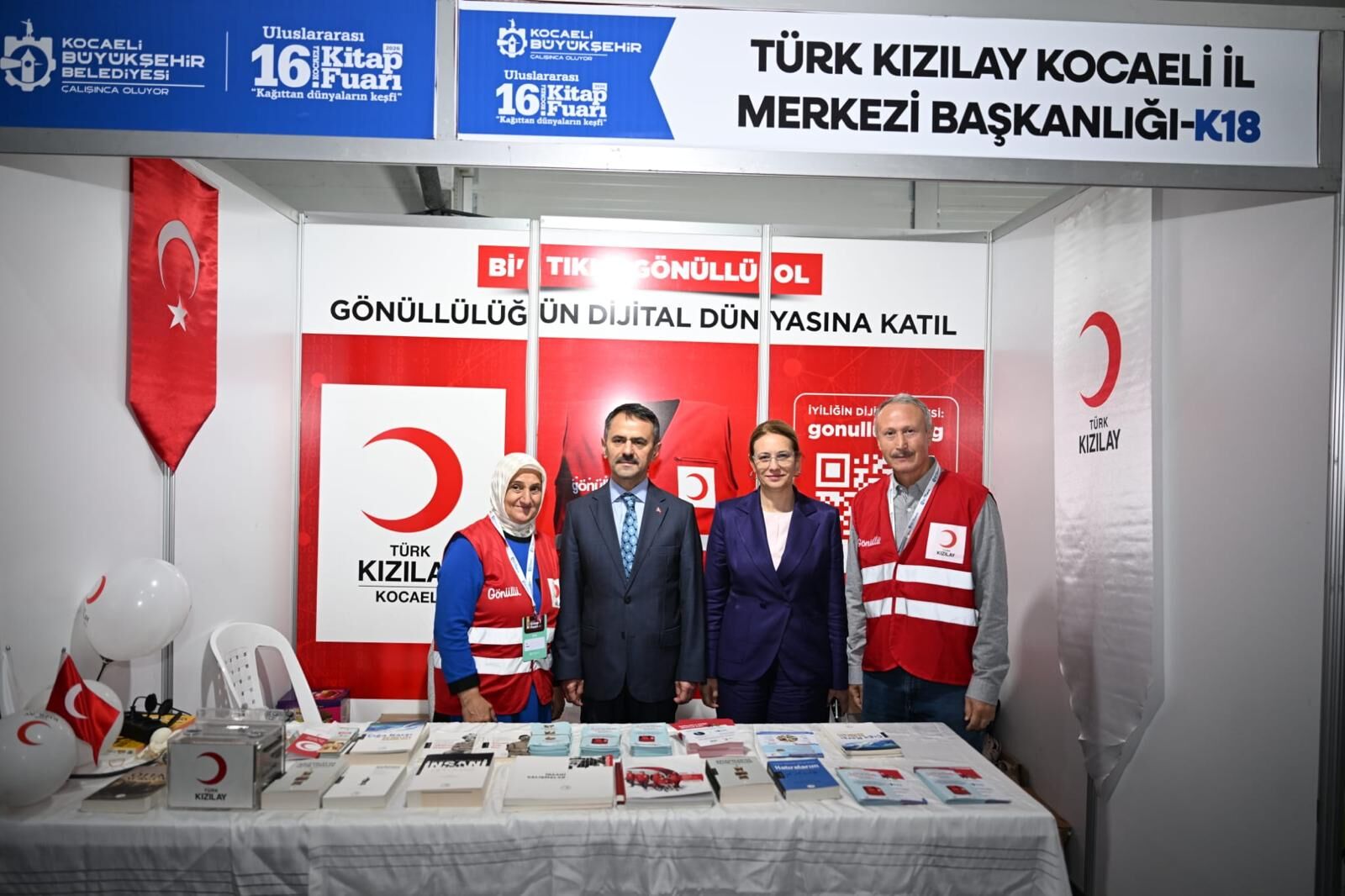 VALİ İLHAMİ AKTAŞ KOCAELİ KİTAP FUARI’NI ZİYARET ETTİ-2
