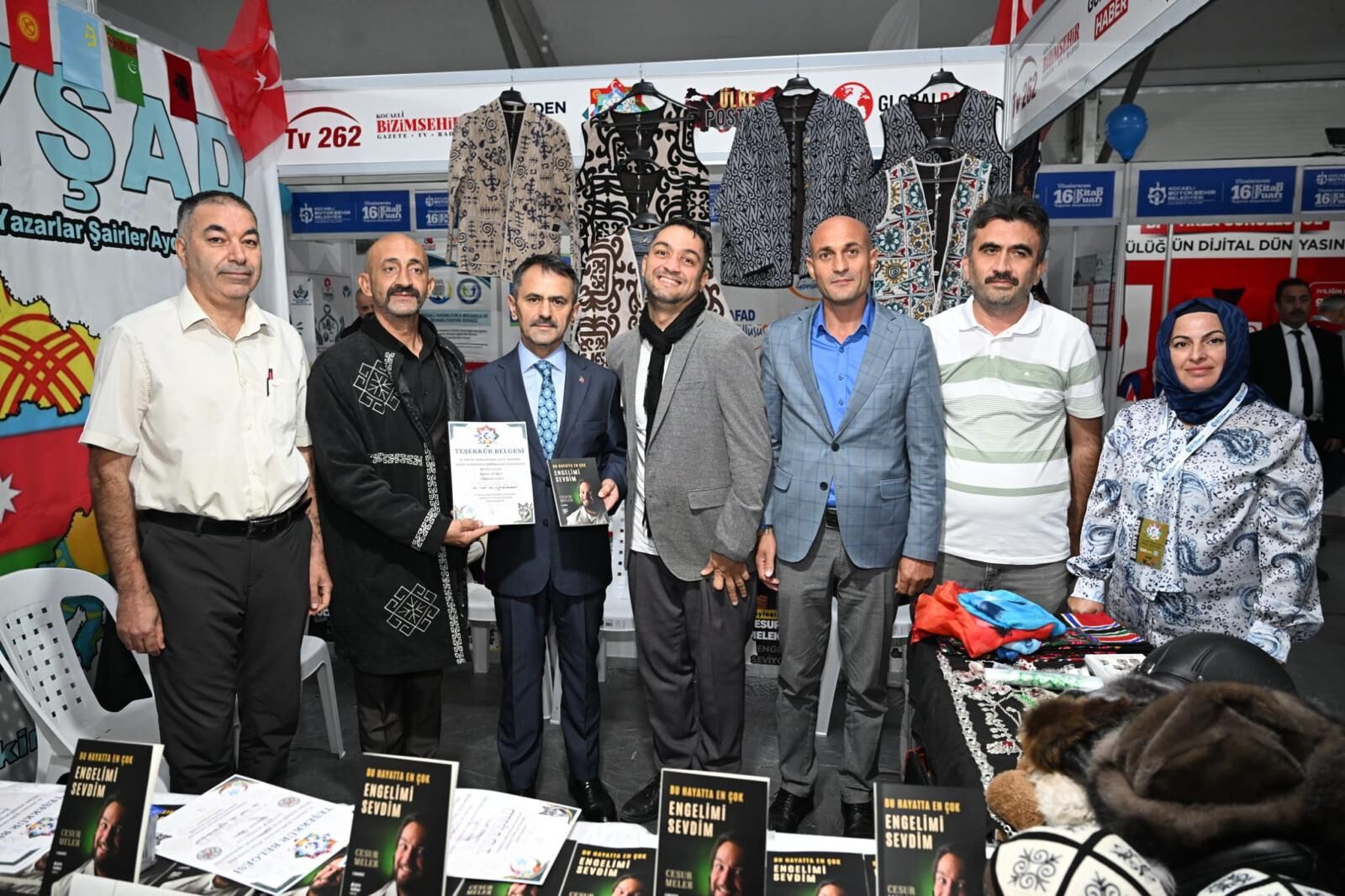 VALİ İLHAMİ AKTAŞ KOCAELİ KİTAP FUARI’NI ZİYARET ETTİ-1