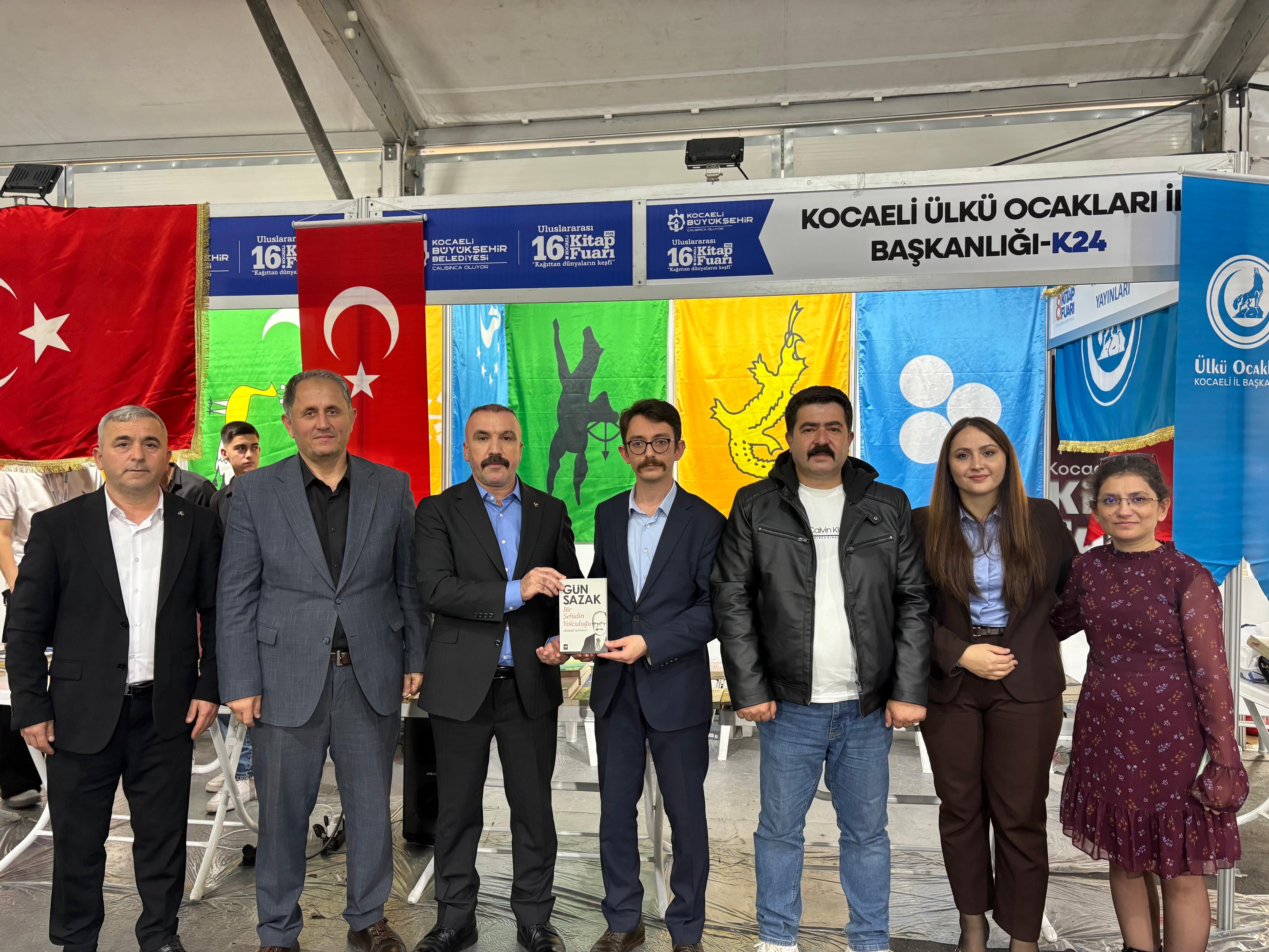 MHP Dilovası İlçe Teşkilatı Kocaeli Kitap Fuarı’nı Ziyaret Etti-1