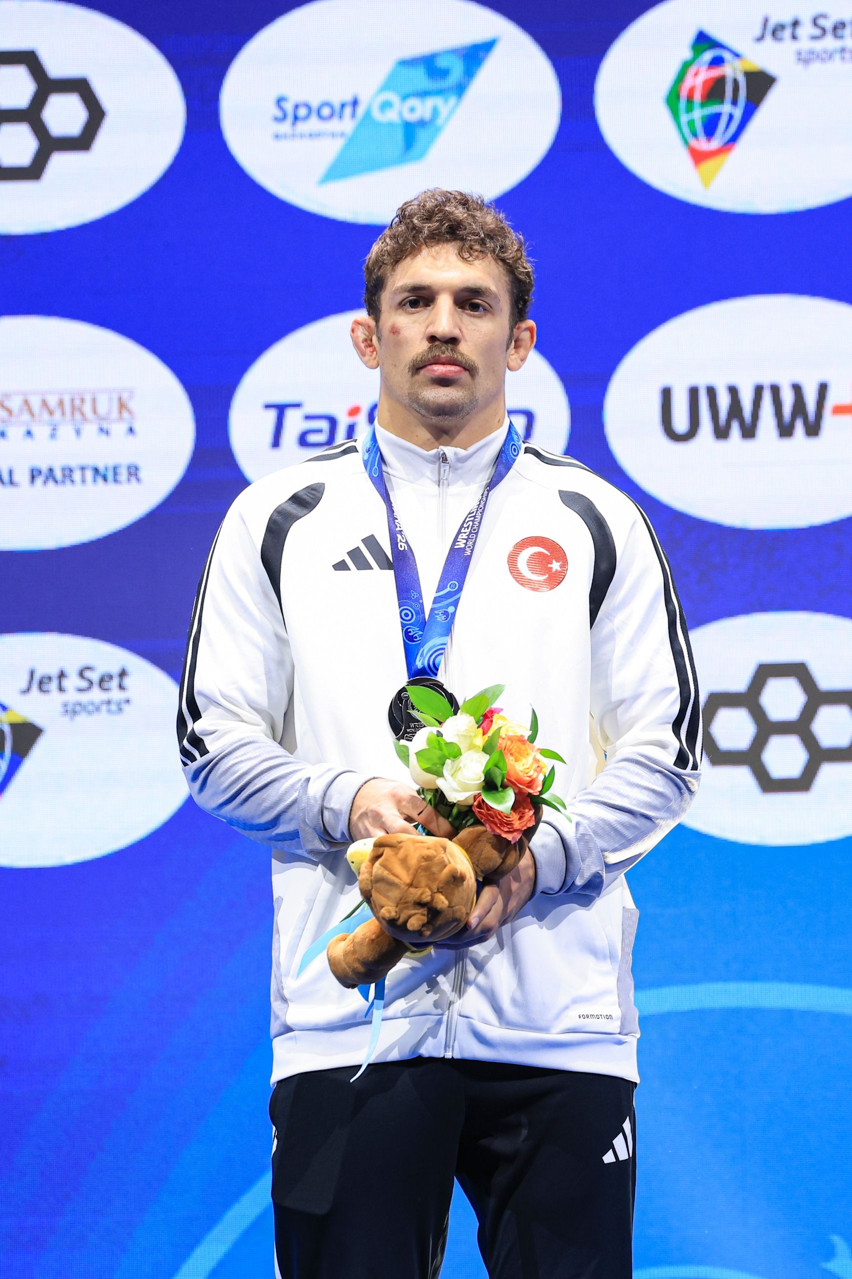 milli-guresci-yuksel-saricicek-dunya-ikincisi-gumus-madalya-astana-4