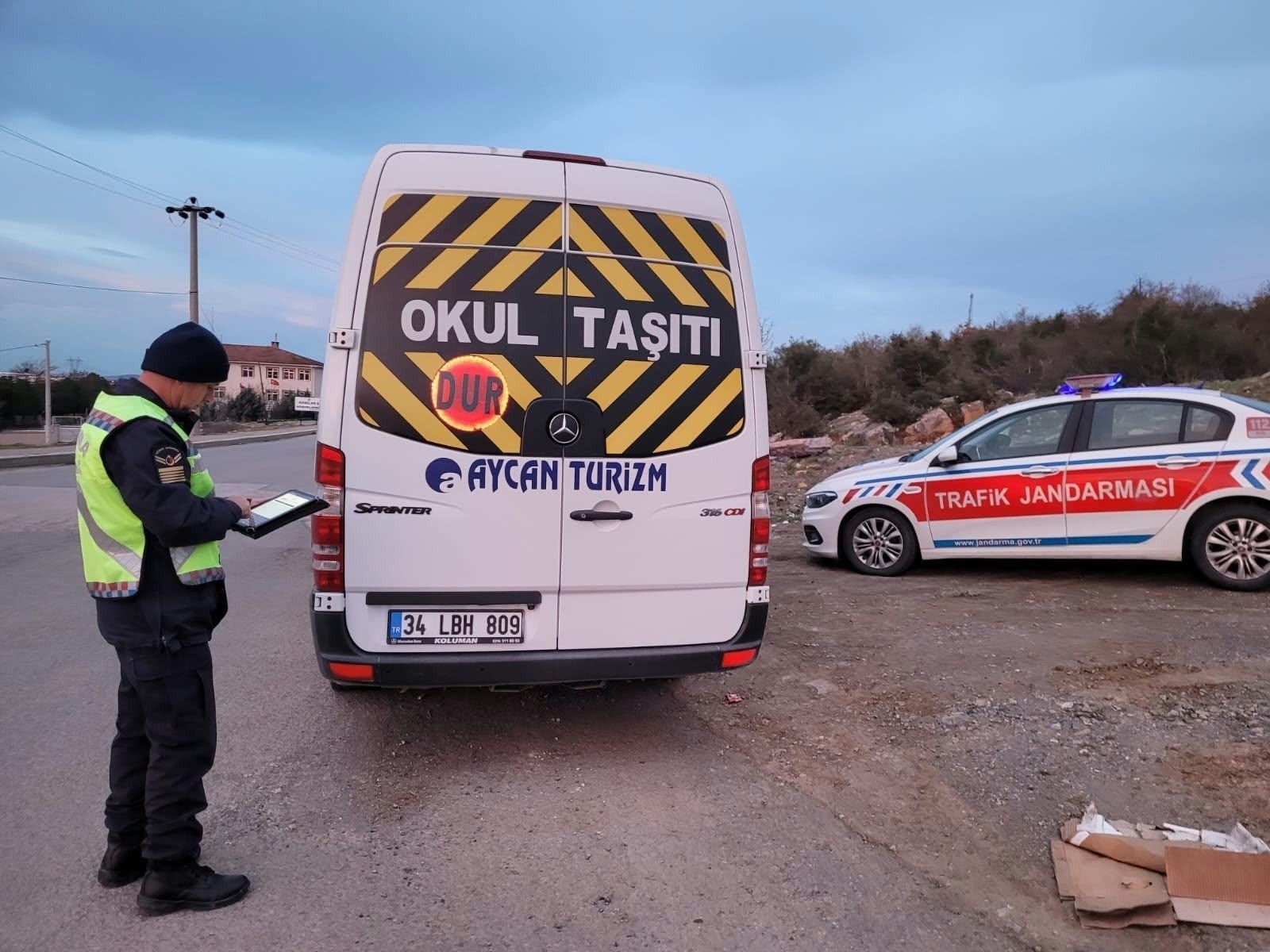 kocaeli-il-jandarma-komutanligi-okul-guvenligi-uygulamasi-servis-denetimi-4
