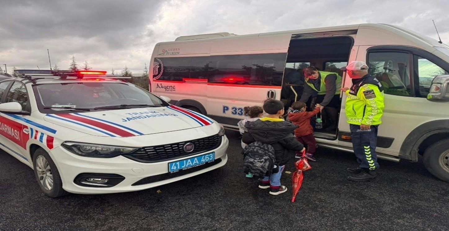 kocaeli-il-jandarma-komutanligi-okul-guvenligi-uygulamasi-servis-denetimi-5