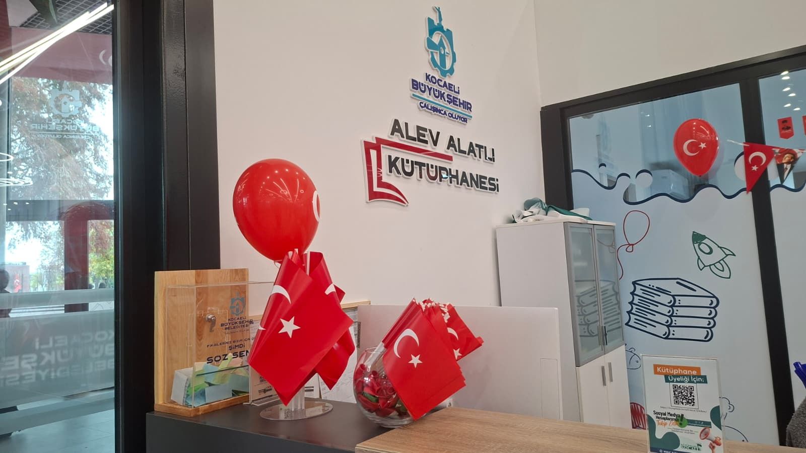 İzmit Alev Alatlı Kütüphanesi’nde Cumhuriyet Coşkusu Gençler Tatilde de Ders Başında-2