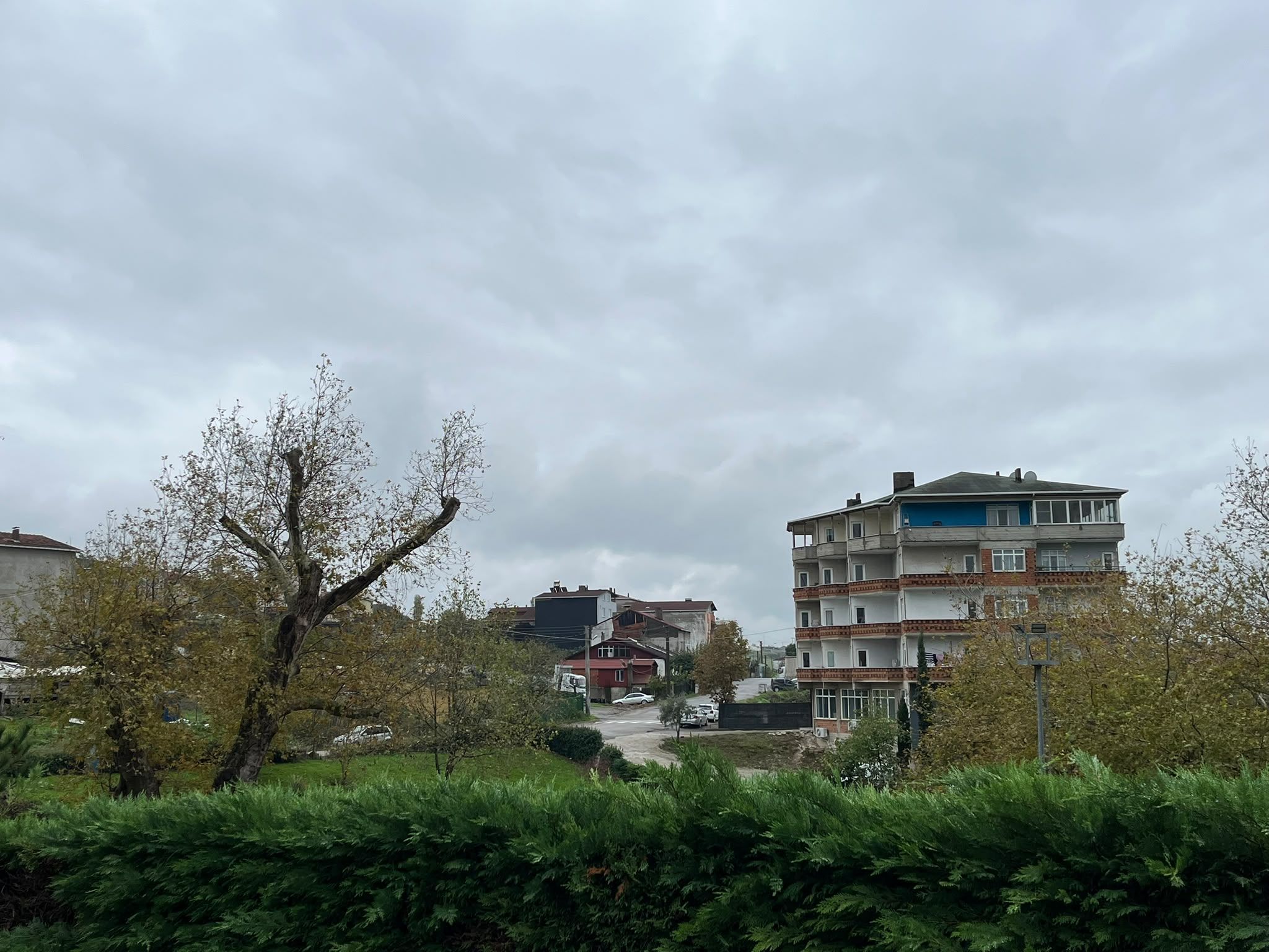 Gebze Kirazpınar’da İki Farklı Hayat Bir Arada: Bir Yanda Gecekondular, Diğer Yanda Lüks Rezidanslar!-2