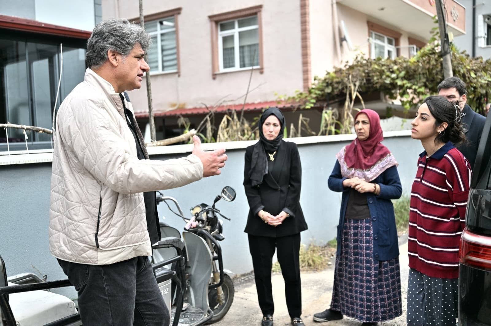 kartepe-belediye-baskani-mustafa-kocaman-afetzede-ziyareti-2
