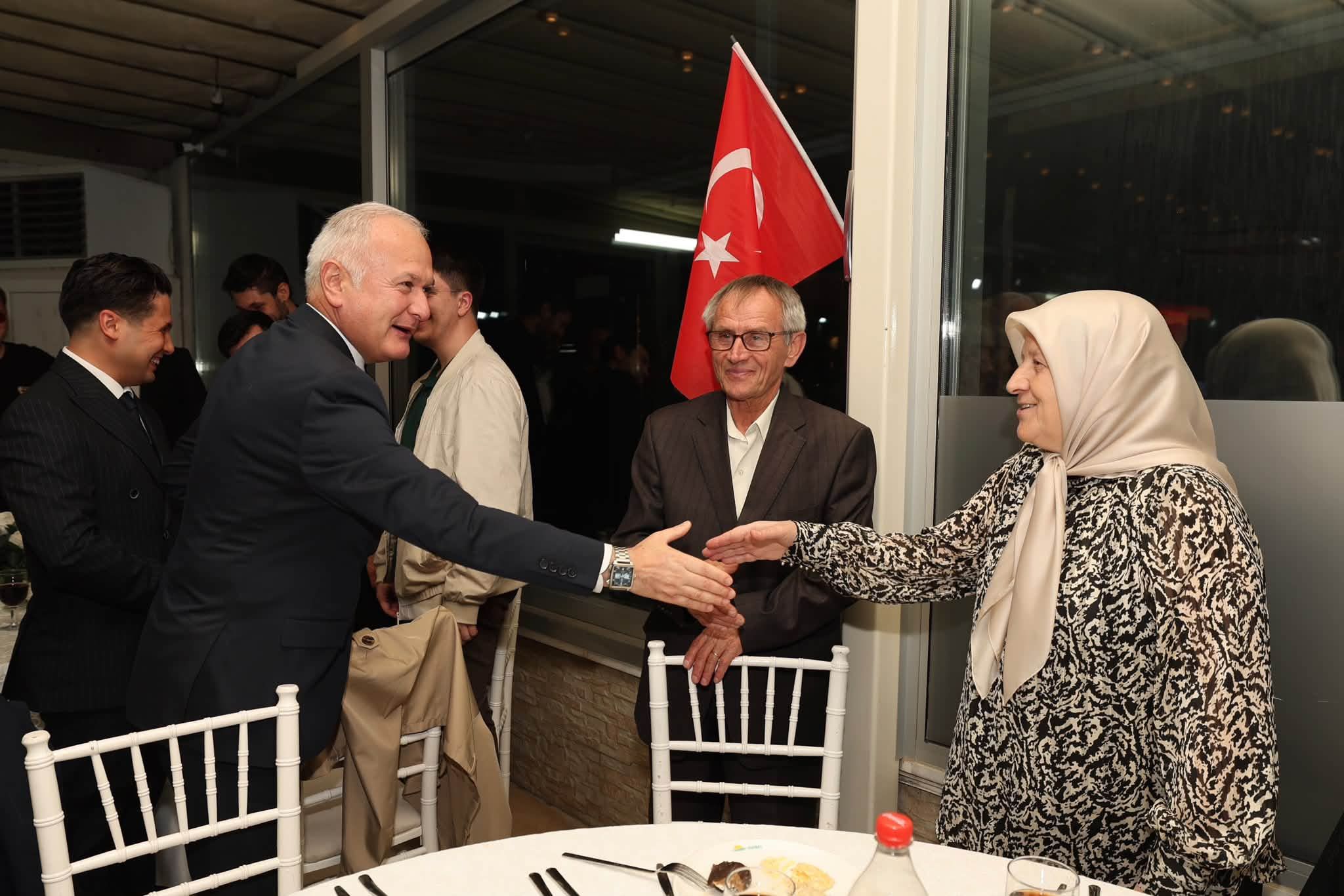 karamursel-belediye-baskani-ahmet-calik-add-29-ekim-cumhuriyet-balosu-1