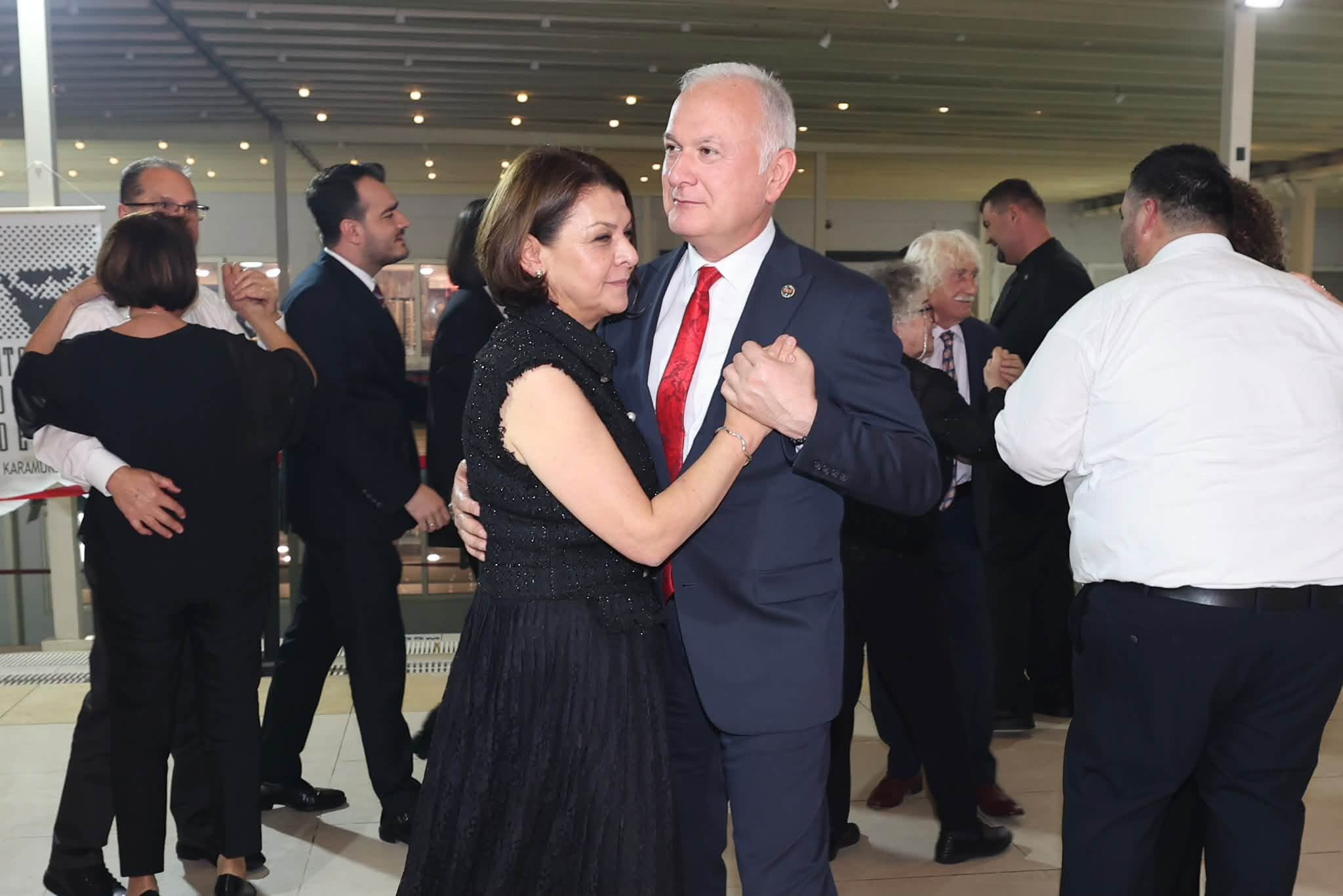 karamursel-belediye-baskani-ahmet-calik-add-29-ekim-cumhuriyet-balosu-3