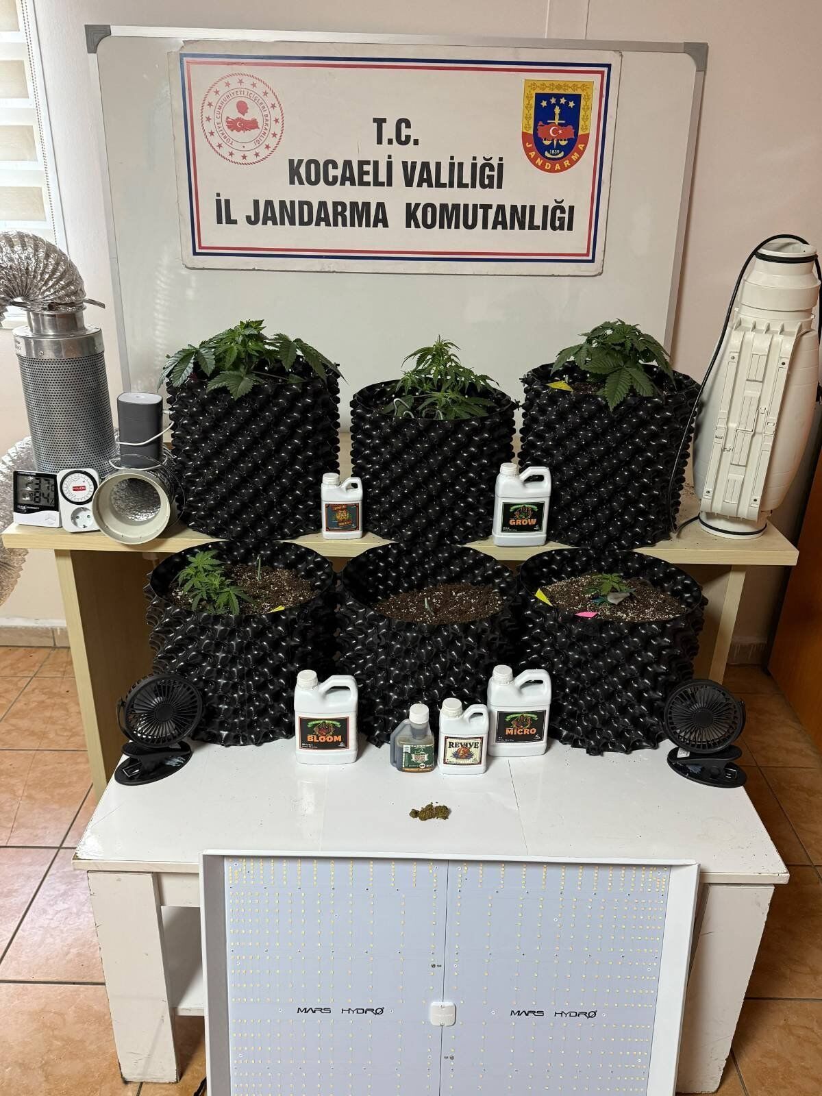 kocaeli-jandarma-uyusturucu-operasyonu-4-ilce-1